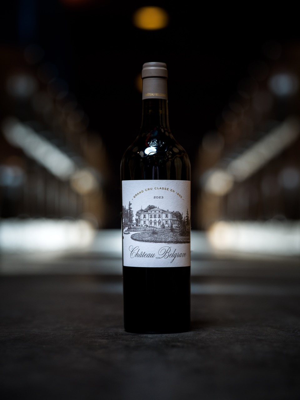 Château Belgrave Grand Cru classé Haut Médoc bouteille dans le chai